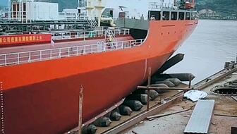 創(chuàng)新技術(shù)顯威力 鏟車助推8200噸散貨船“遠(yuǎn)景發(fā)展”號(hào)氣囊上排下水圓滿成功